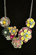 Flowery necklace.